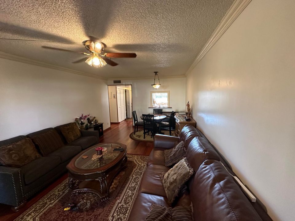 For Sale: $209,000 (1 beds, 1 baths, 672 Square Feet)