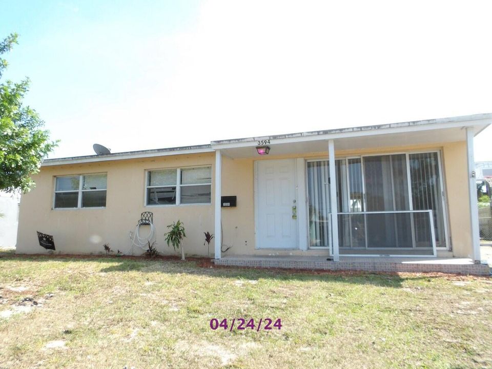 For Sale: $429,900 (3 beds, 1 baths, 885 Square Feet)