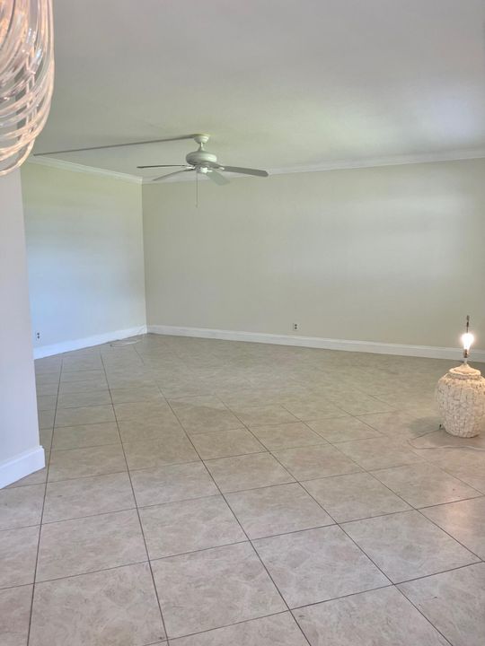 Active With Contract: $1,600 (2 beds, 2 baths, 883 Square Feet)