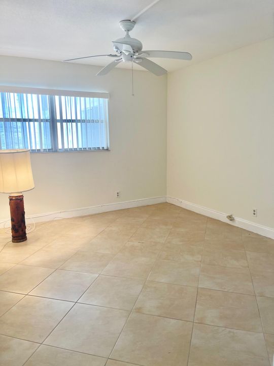 Active With Contract: $1,600 (2 beds, 2 baths, 883 Square Feet)