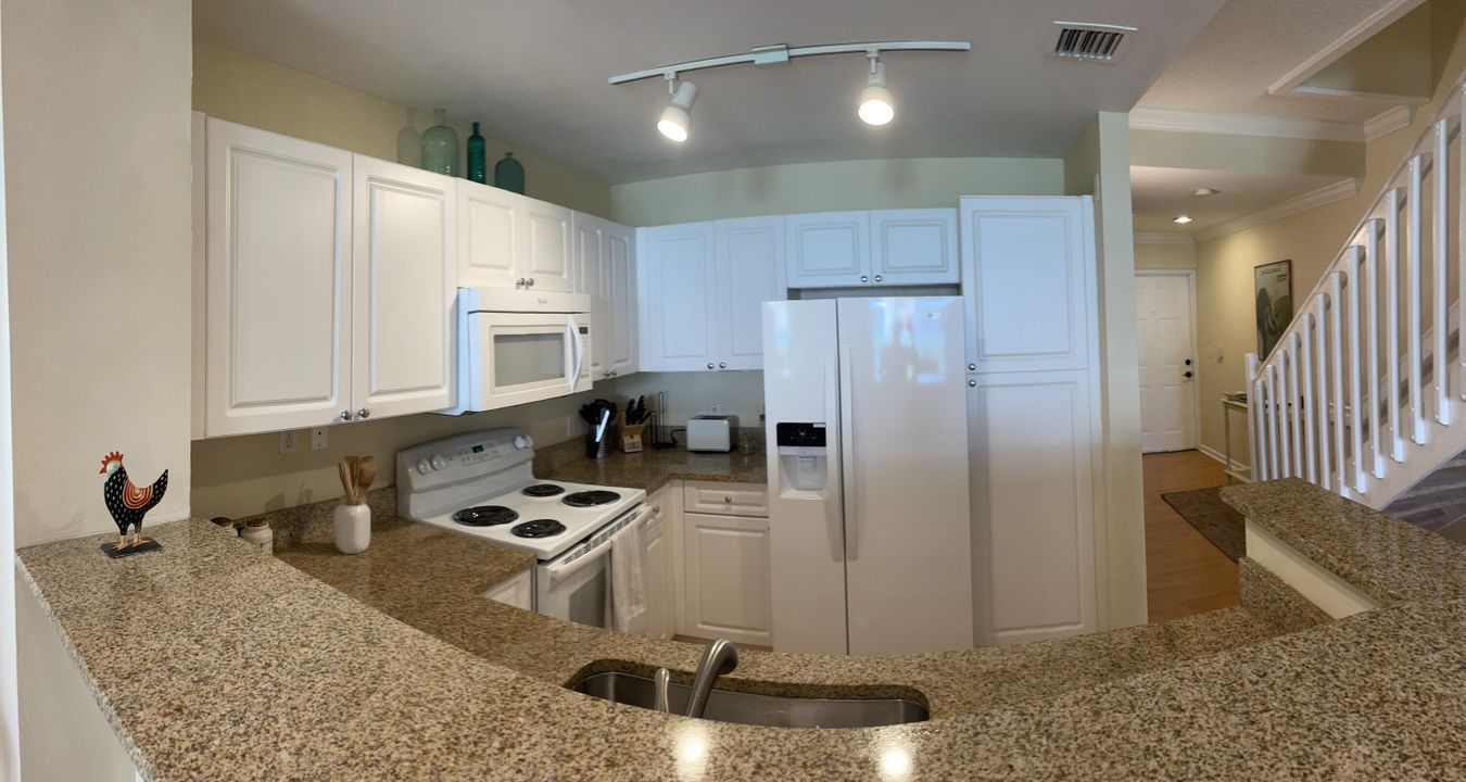 For Rent: $2,250 (2 beds, 2 baths, 1401 Square Feet)