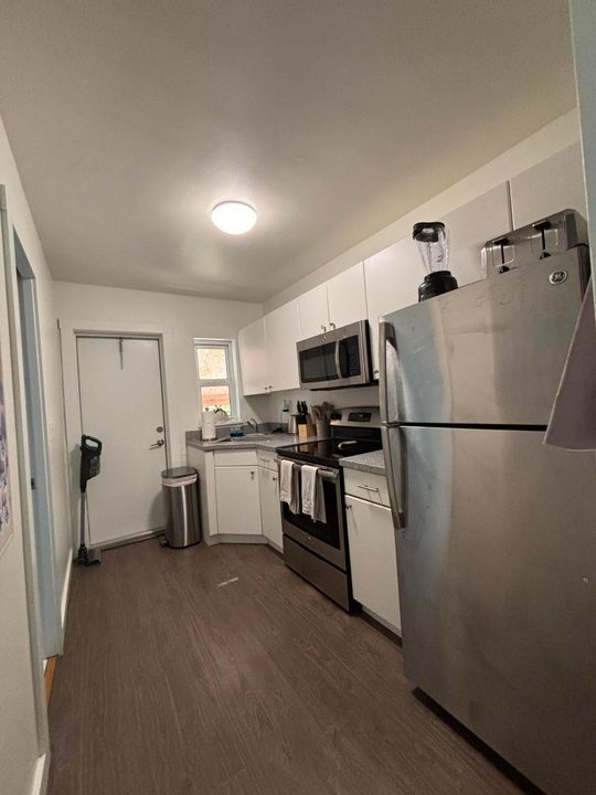 For Rent: $1,950 (1 beds, 1 baths, 600 Square Feet)