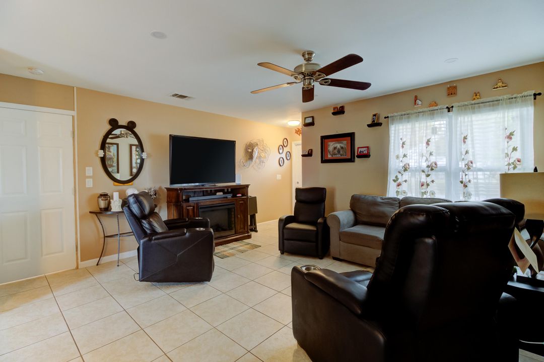 Active With Contract: $315,000 (2 beds, 2 baths, 1193 Square Feet)