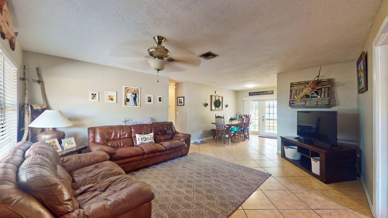 For Sale: $285,000 (3 beds, 2 baths, 1257 Square Feet)