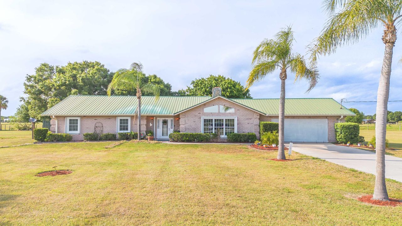 For Sale: $525,000 (3 beds, 2 baths, 2695 Square Feet)