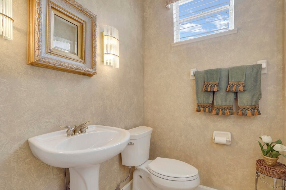 待售: $449,900 (2 贝兹, 2 浴室, 1767 平方英尺)
