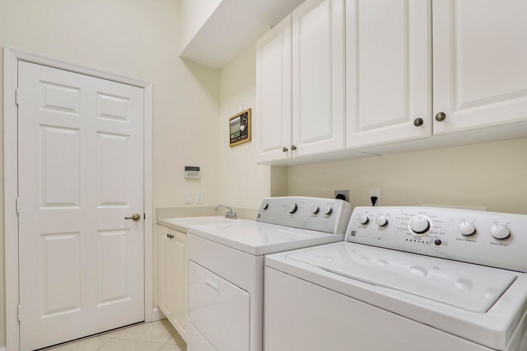 For Sale: $449,900 (2 beds, 2 baths, 1767 Square Feet)