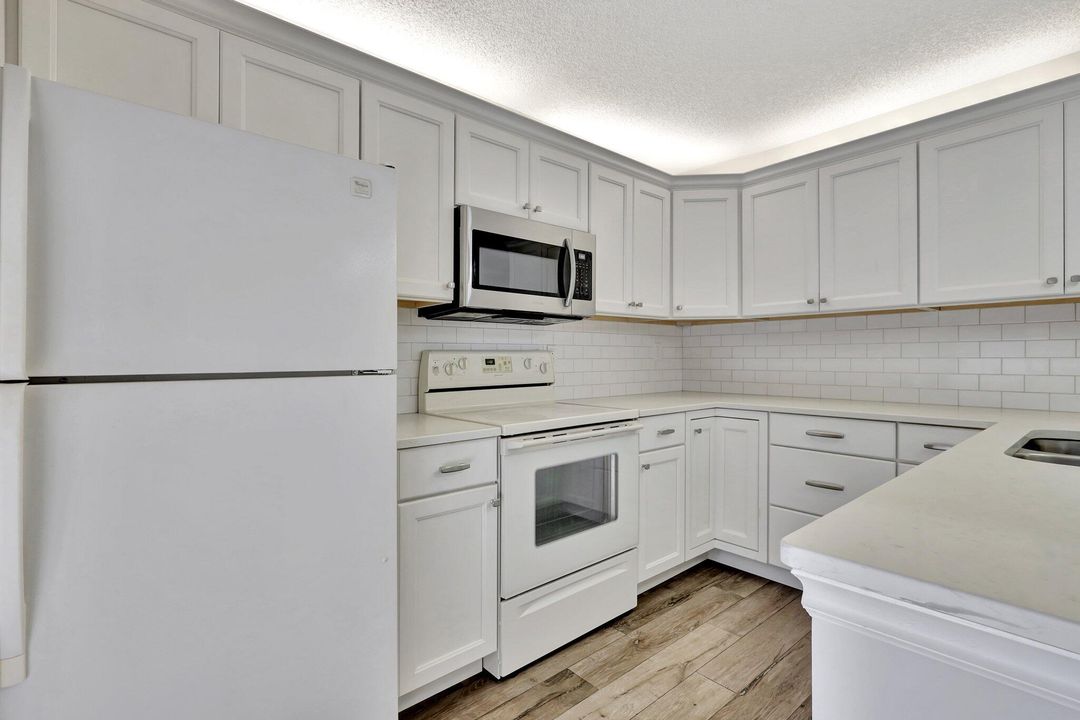 For Rent: $2,400 (2 beds, 2 baths, 1236 Square Feet)