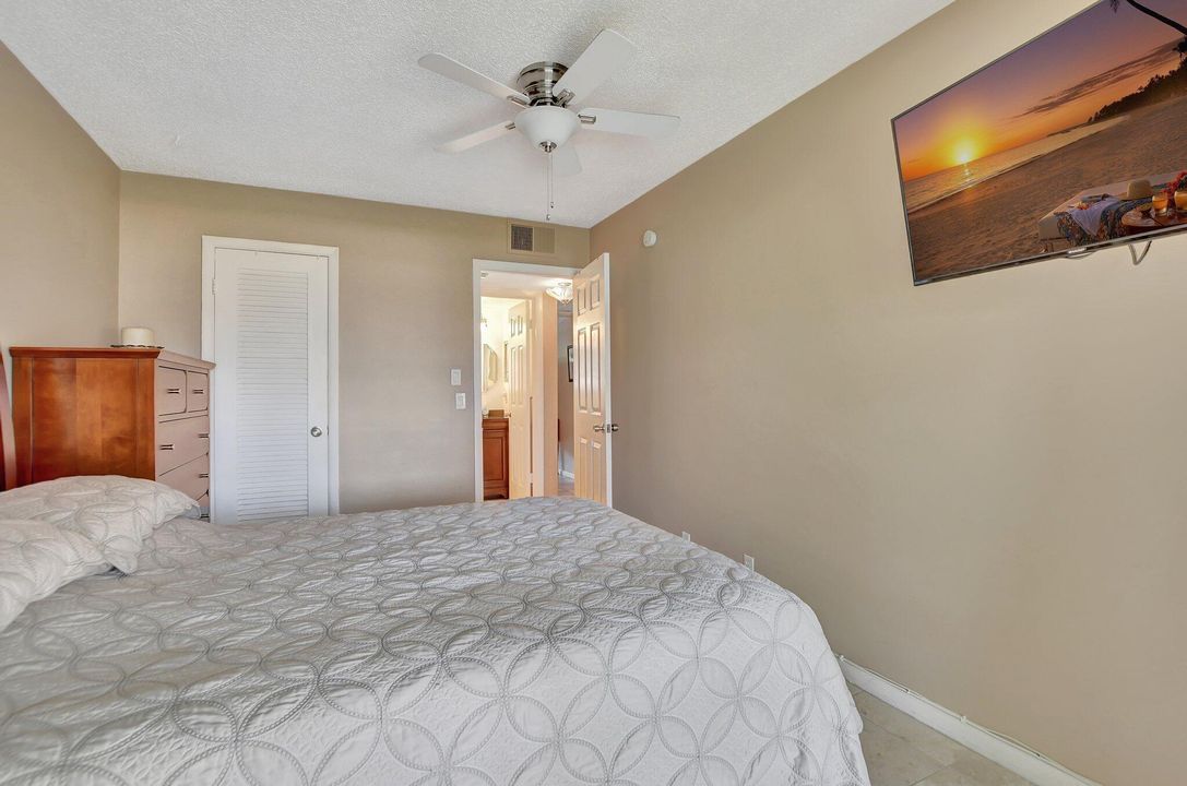 For Sale: $174,900 (2 beds, 1 baths, 820 Square Feet)
