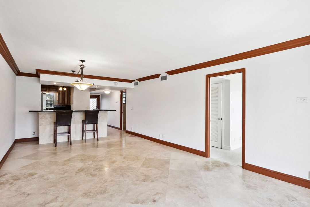 For Sale: $260,000 (2 beds, 2 baths, 1050 Square Feet)