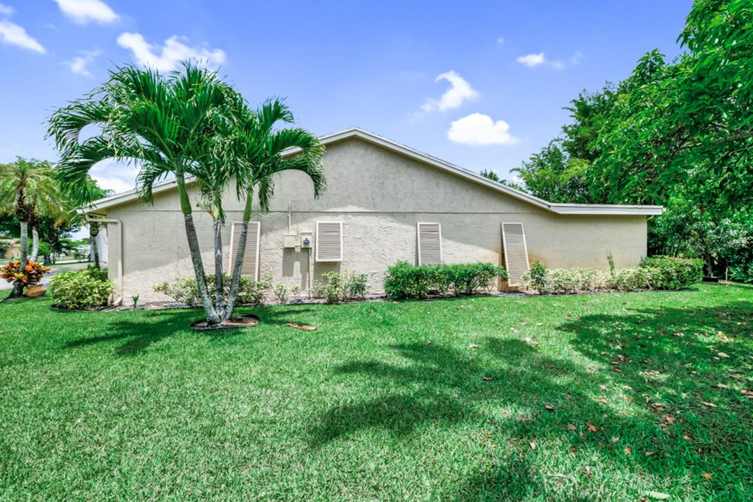 Active With Contract: $395,000 (3 beds, 2 baths, 1968 Square Feet)