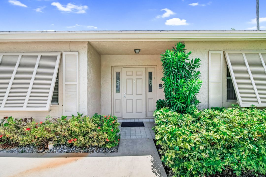 Active With Contract: $395,000 (3 beds, 2 baths, 1968 Square Feet)