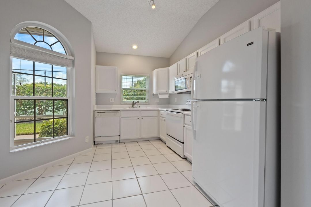 Active With Contract: $400,000 (3 beds, 2 baths, 1635 Square Feet)