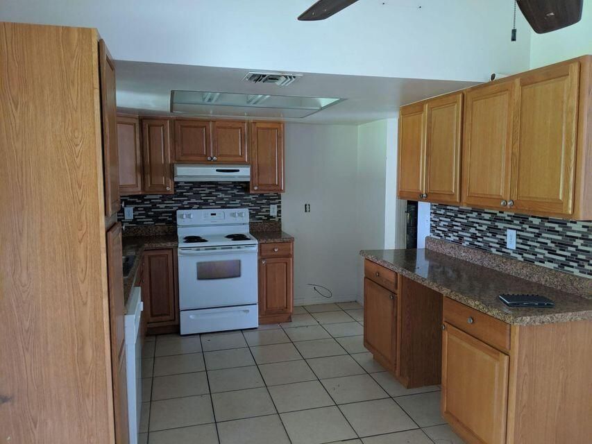 For Rent: $2,200 (3 beds, 2 baths, 1410 Square Feet)