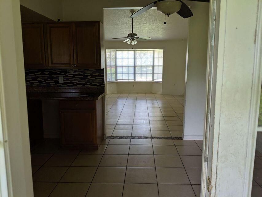 For Rent: $2,200 (3 beds, 2 baths, 1410 Square Feet)