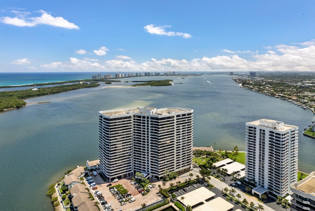 For Sale: $1,550,000 (2 beds, 2 baths, 2646 Square Feet)