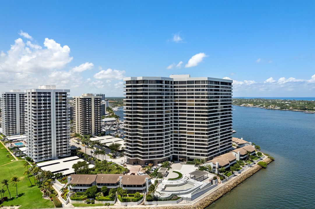 For Sale: $1,550,000 (2 beds, 2 baths, 2646 Square Feet)