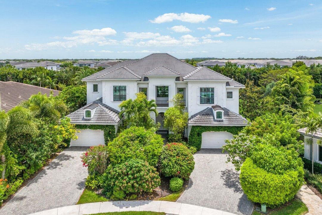 Recently Sold: $4,295,000 (6 beds, 7 baths, 7568 Square Feet)