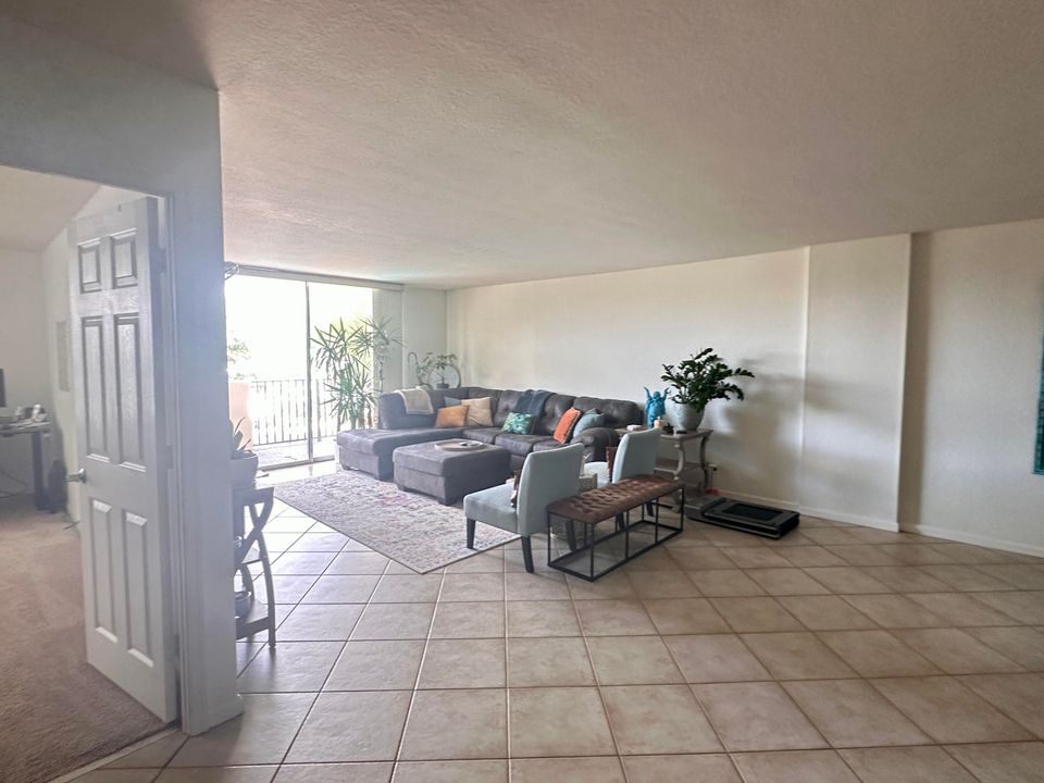 For Rent: $3,000 (2 beds, 2 baths, 1379 Square Feet)