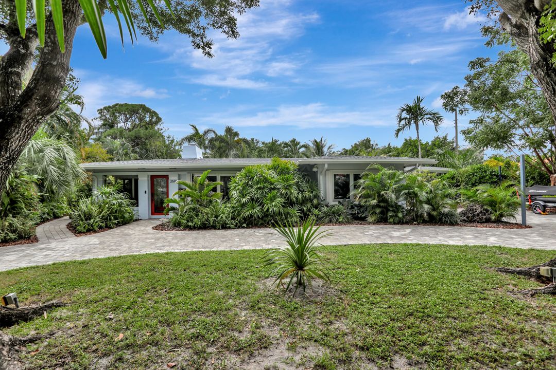 Active With Contract: $2,500,000 (5 beds, 4 baths, 3255 Square Feet)