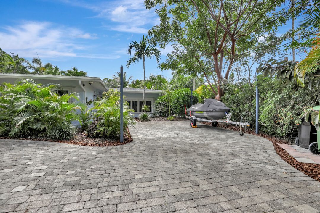 Active With Contract: $2,500,000 (5 beds, 4 baths, 3255 Square Feet)