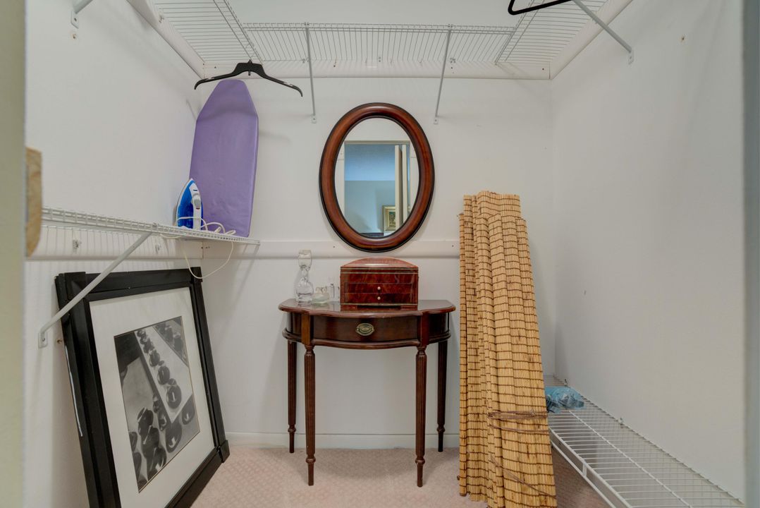 Active With Contract: $2,000 (1 beds, 1 baths, 704 Square Feet)