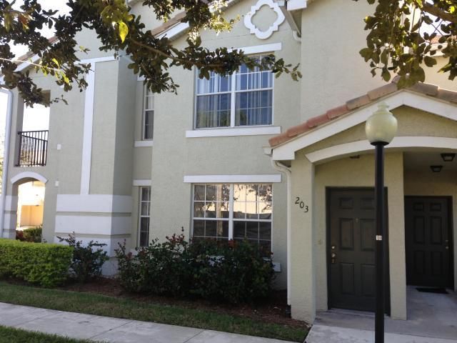 Active With Contract: $1,900 (2 beds, 2 baths, 1350 Square Feet)