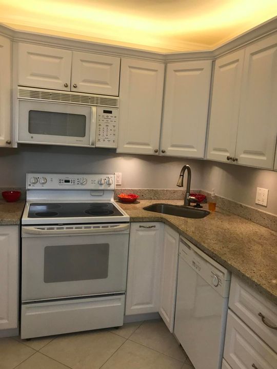 For Rent: $2,195 (2 beds, 2 baths, 1115 Square Feet)