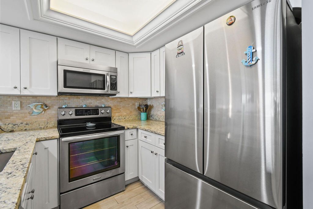 For Sale: $499,900 (2 beds, 2 baths, 970 Square Feet)