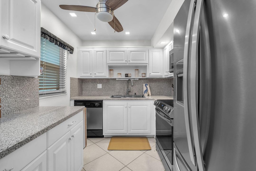 For Sale: $329,900 (2 beds, 2 baths, 1143 Square Feet)