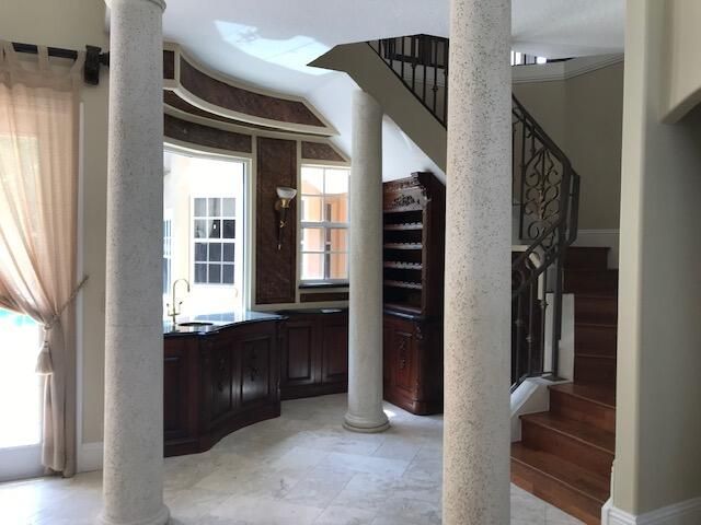 For Sale: $1,900,000 (6 beds, 5 baths, 5402 Square Feet)