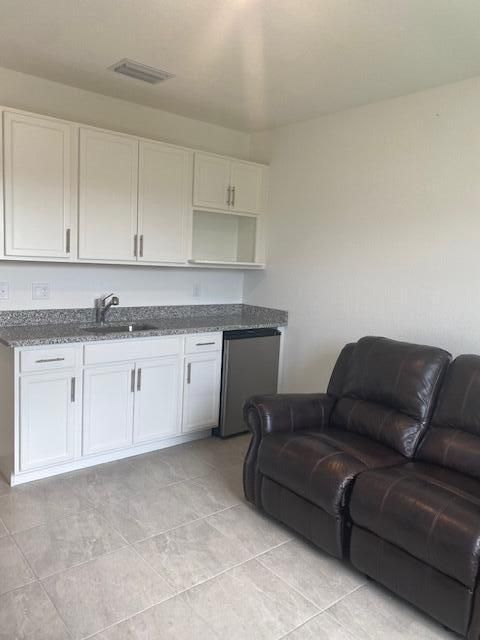 For Rent: $1,300 (1 beds, 1 baths, 550 Square Feet)