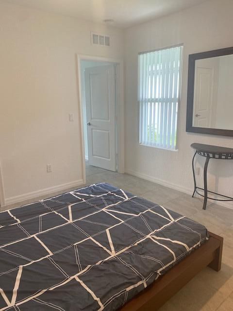 For Rent: $1,300 (1 beds, 1 baths, 550 Square Feet)