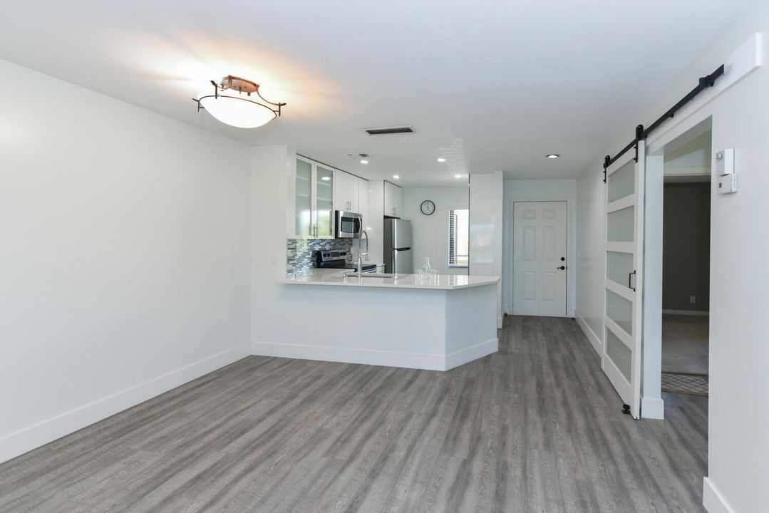For Sale: $299,999 (2 beds, 2 baths, 1020 Square Feet)