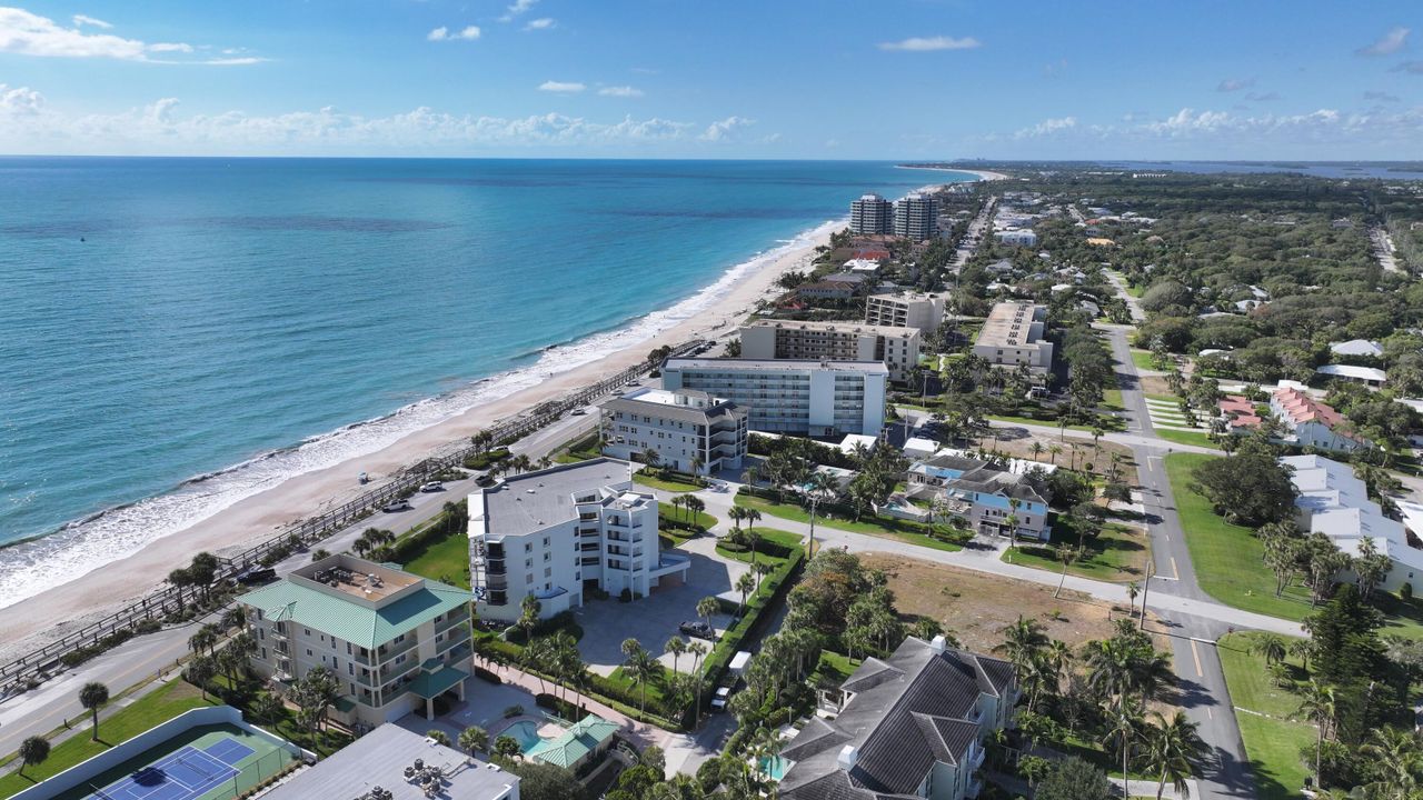 For Sale: $1,275,000 (2 beds, 2 baths, 2002 Square Feet)