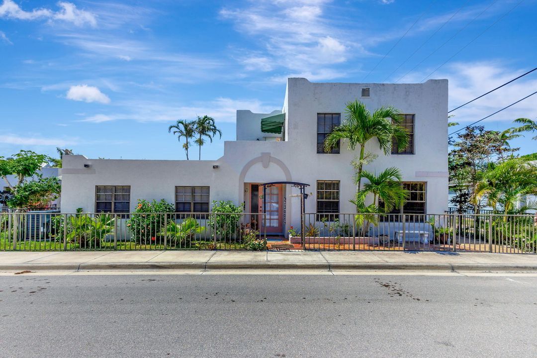 Active With Contract: $745,000 (3 beds, 2 baths, 1688 Square Feet)