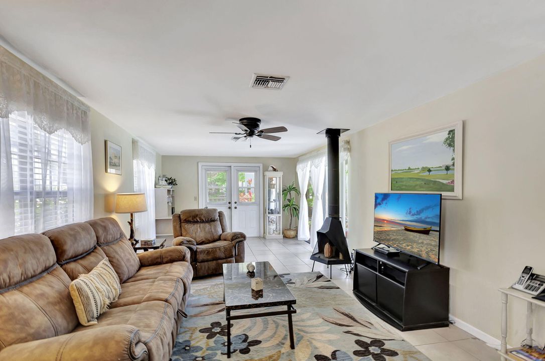 For Sale: $845,000 (3 beds, 2 baths, 1688 Square Feet)
