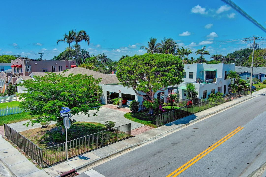 Active With Contract: $745,000 (3 beds, 2 baths, 1688 Square Feet)