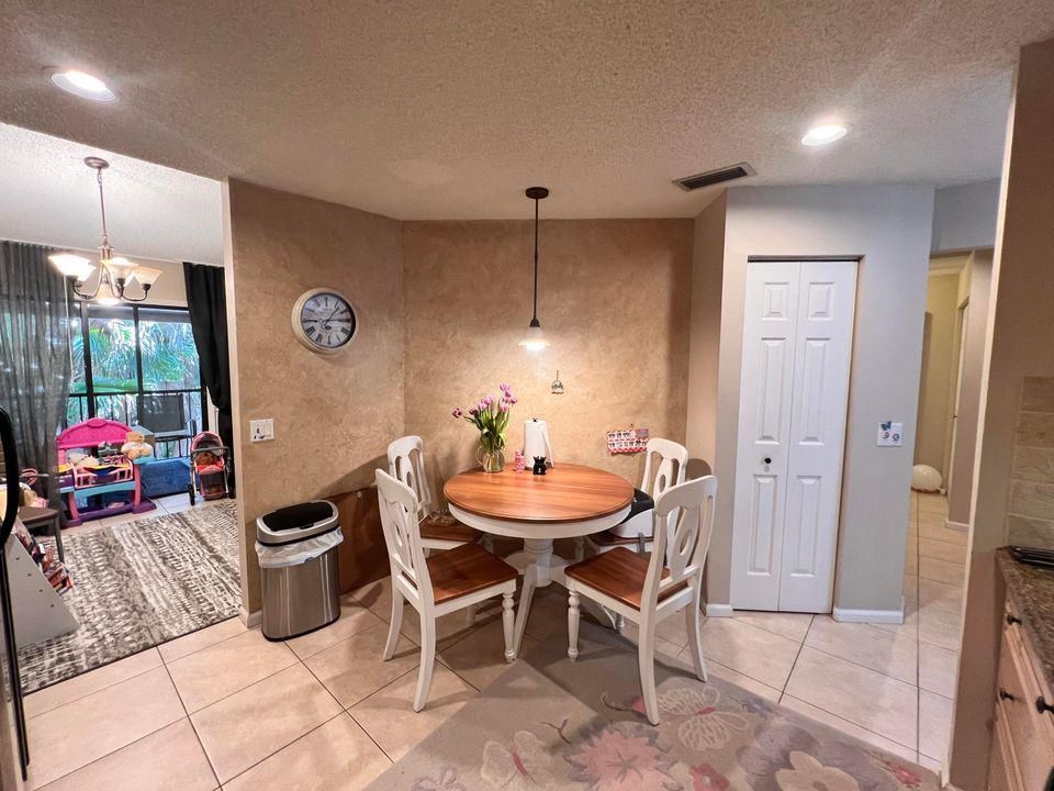 For Rent: $3,000 (2 beds, 2 baths, 1275 Square Feet)