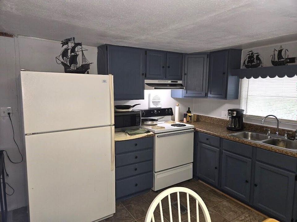 For Sale: $139,000 (2 beds, 1 baths, 1312 Square Feet)