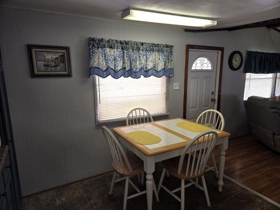 For Sale: $139,000 (2 beds, 1 baths, 1312 Square Feet)