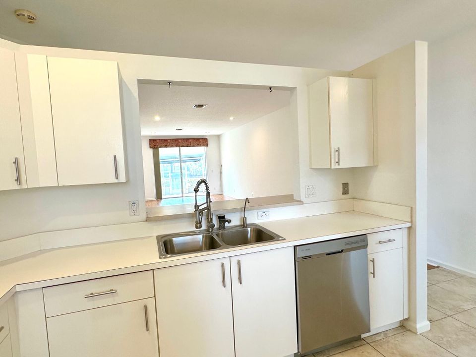 For Sale: $349,000 (3 beds, 2 baths, 1440 Square Feet)