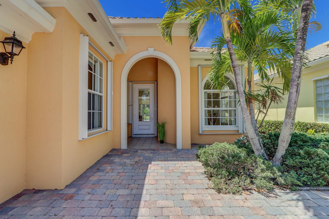 Active With Contract: $799,000 (3 beds, 3 baths, 2221 Square Feet)