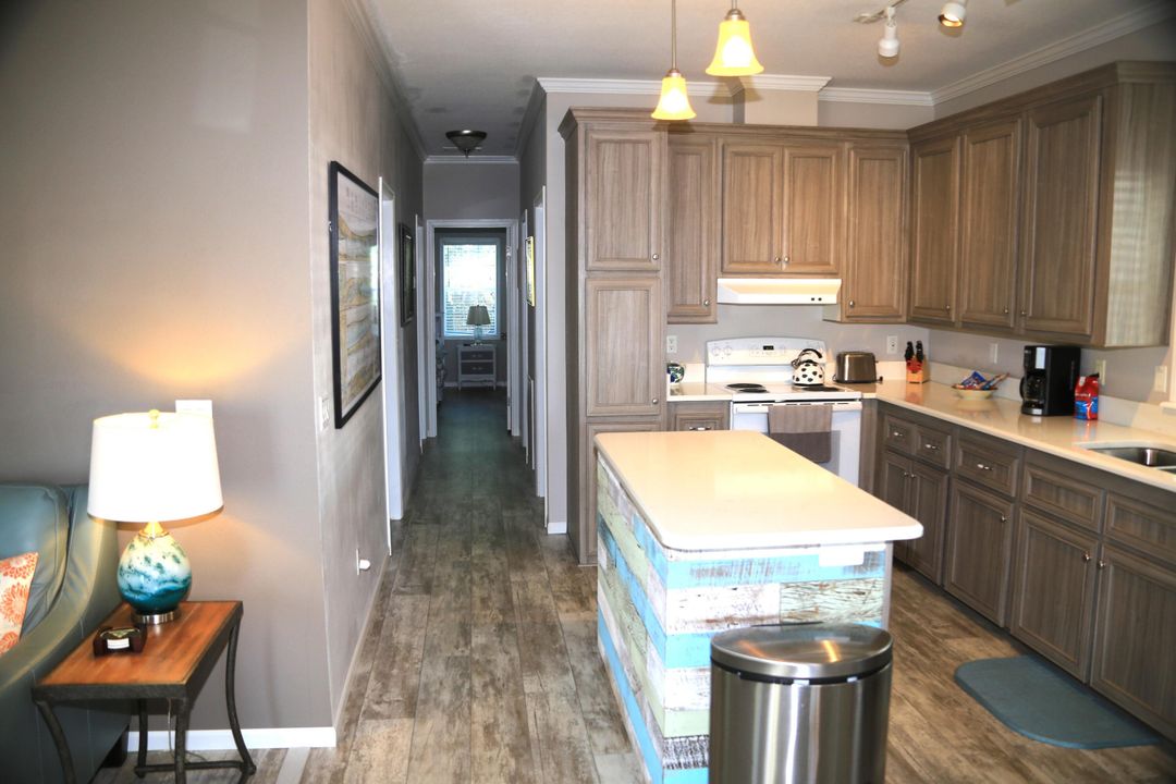 For Sale: $314,900 (3 beds, 2 baths, 1296 Square Feet)