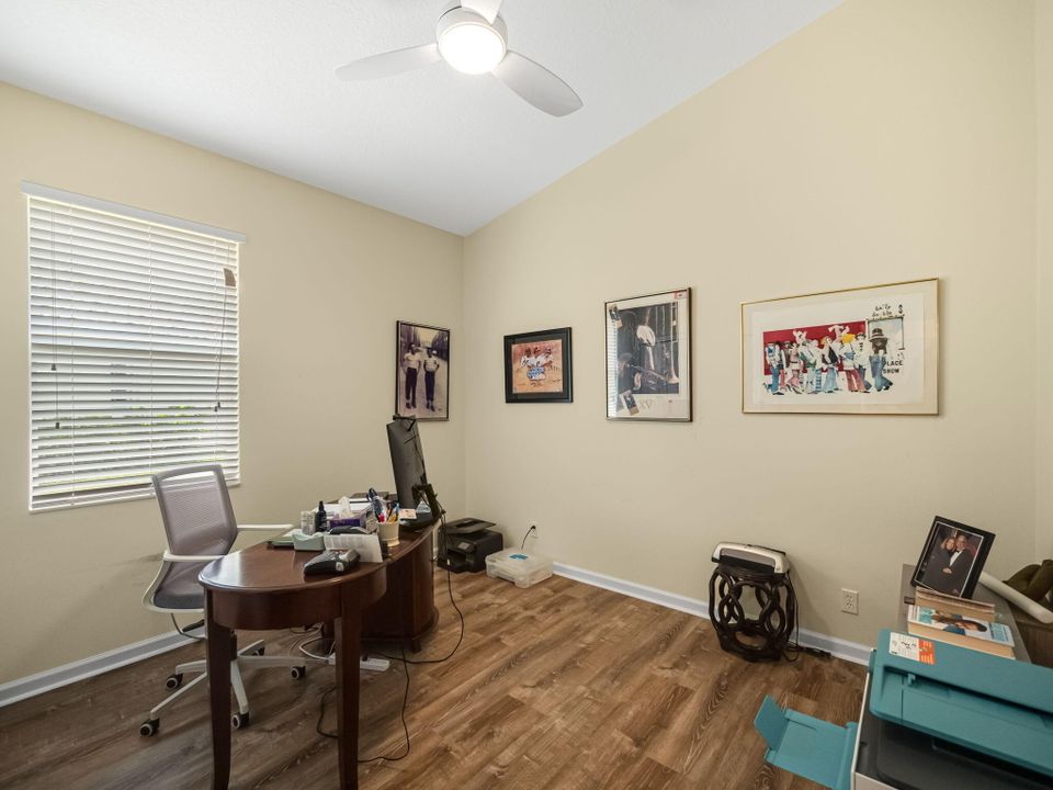 For Sale: $390,000 (2 beds, 2 baths, 1710 Square Feet)
