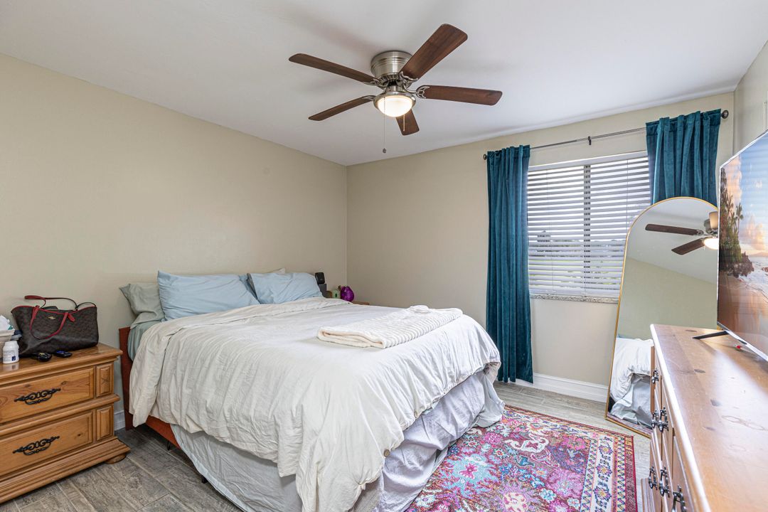 For Sale: $279,900 (2 beds, 2 baths, 930 Square Feet)