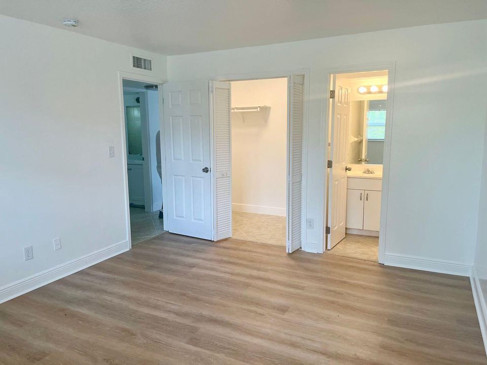 For Rent: $1,900 (2 beds, 1 baths, 1050 Square Feet)