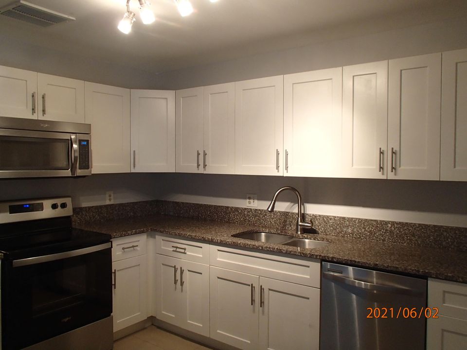 For Rent: $2,300 (2 beds, 2 baths, 1243 Square Feet)