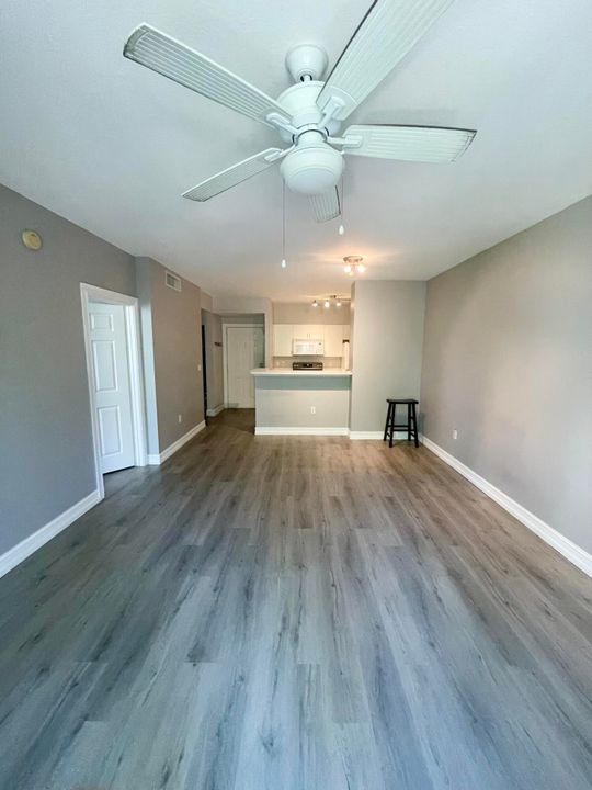 For Rent: $2,400 (1 beds, 1 baths, 756 Square Feet)