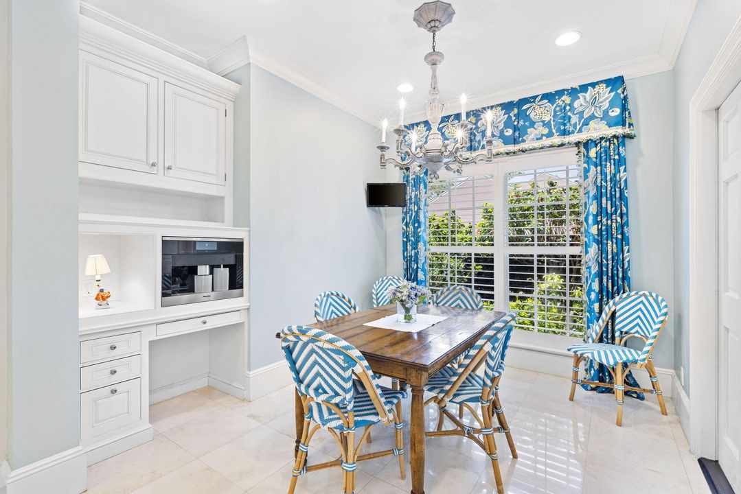 Active With Contract: $8,350,000 (4 beds, 3 baths, 4153 Square Feet)